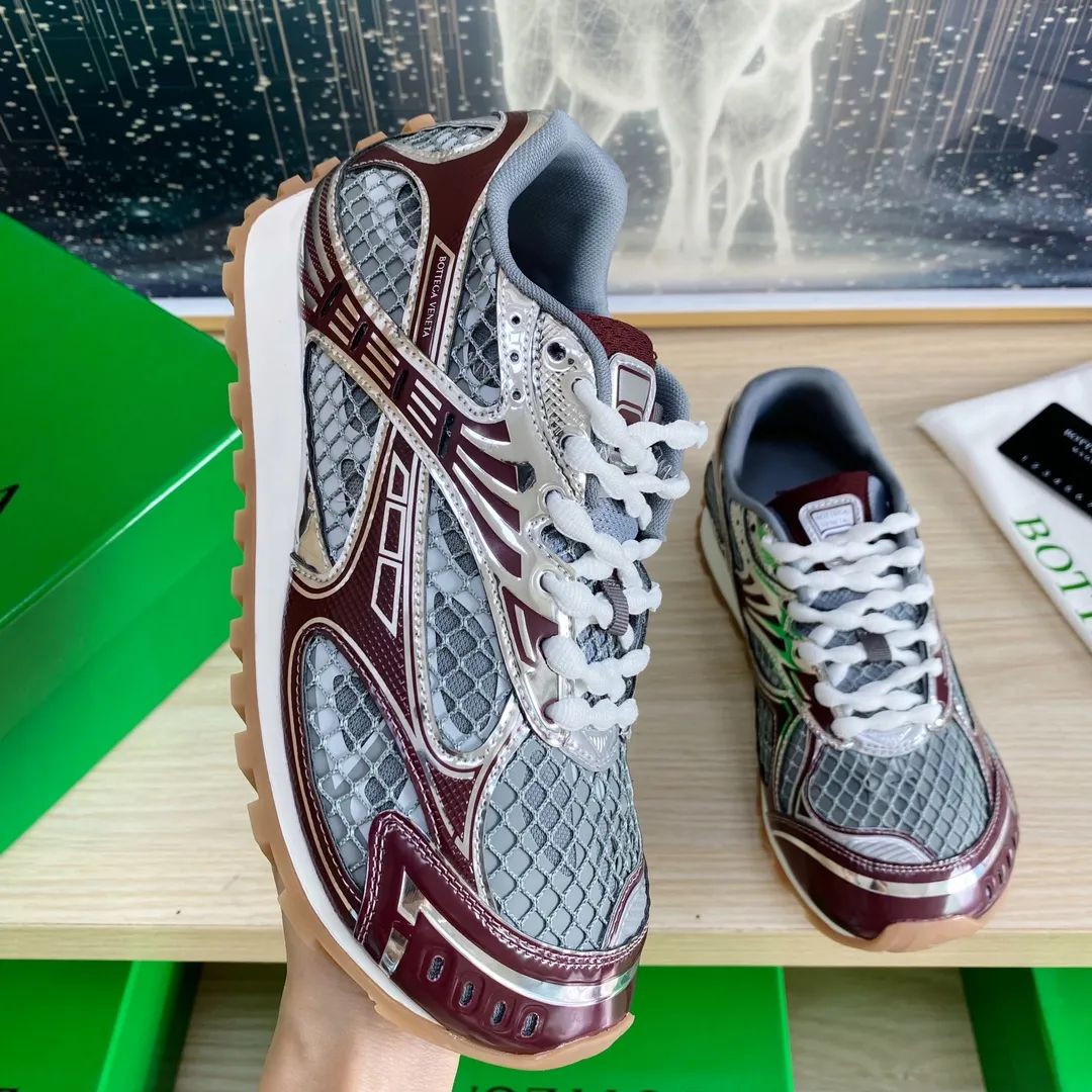 p620🐮🐮High-end version, the original 1:1 couple style new model is on the shelves🔥BV Orbit sneakers Wang Yibo's same style couple's Dad Runner sneakers, made of lightweight technical mesh fabric. Features a geometric patterned rubber outsole. The outsole is made of color-blocked TPU outsole. Size: women’s shoes 35-40, men’s shoes 39-45.